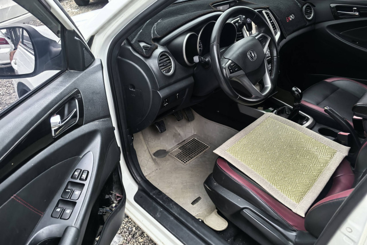 长安 逸动 2015款 1.6L 手动俊酷型 国V中控内饰7005