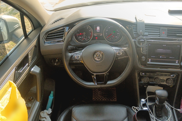 大众 途观L 2017款 330TSI 自动两驱豪华版中控内饰13