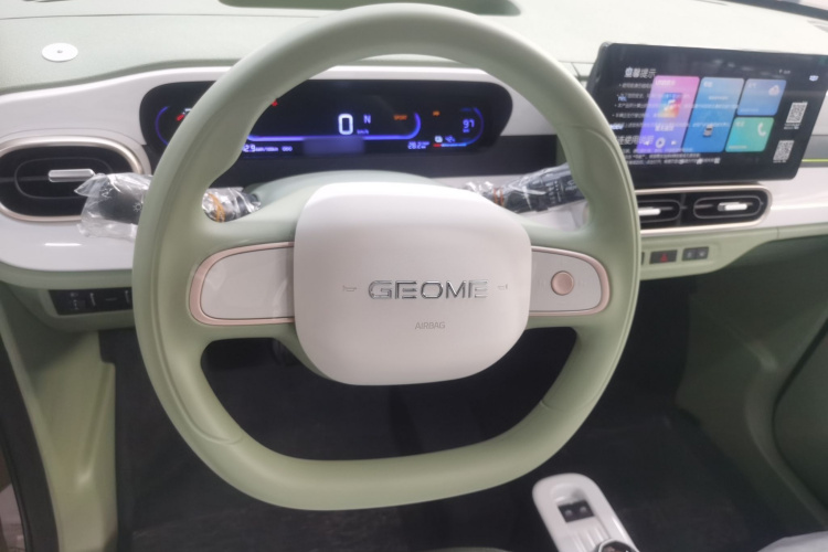 吉利银河 2025款 210km 熊猫骑士中控内饰13