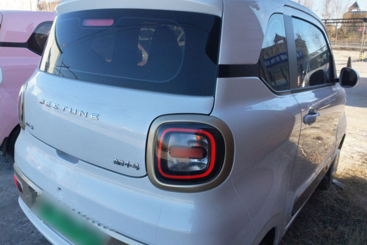 奔腾小马 2025款 222km 灵动马车身外观7