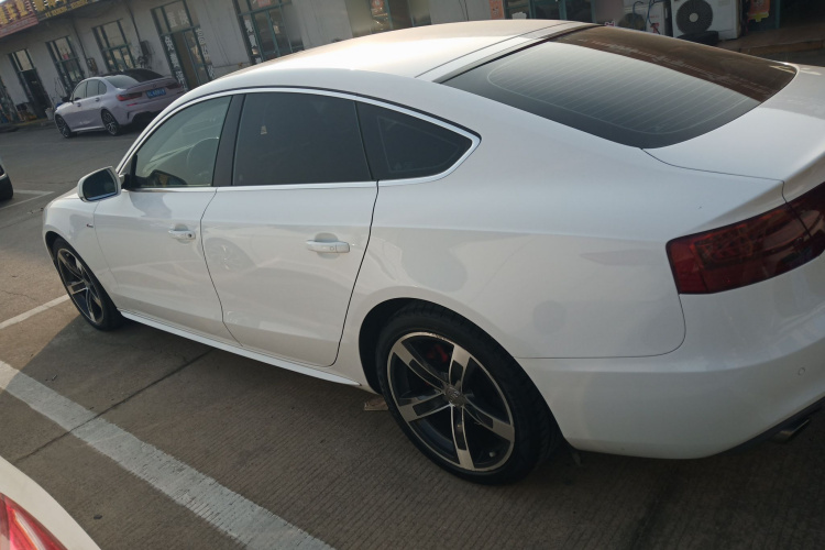 奥迪A5 2016款 改款 Sportback 45 TFSI 舒适型车身外观4