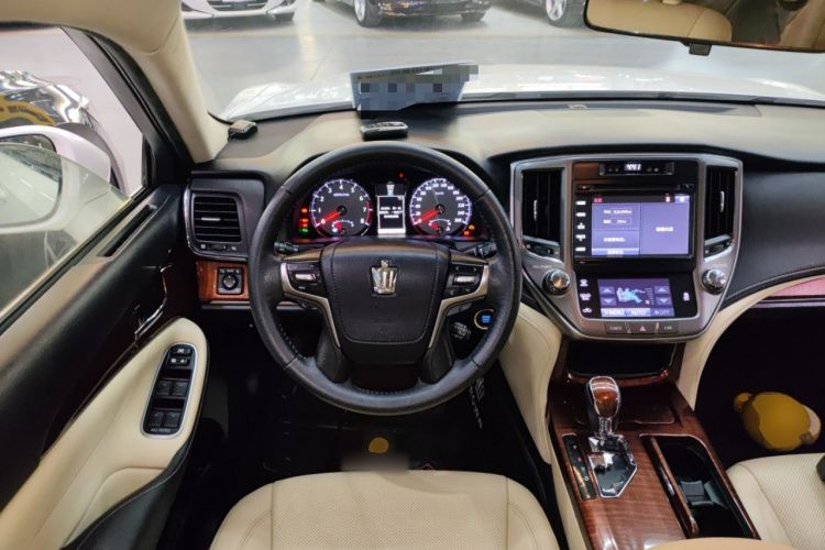 丰田 皇冠 2015款 2.5L 智享版中控内饰13