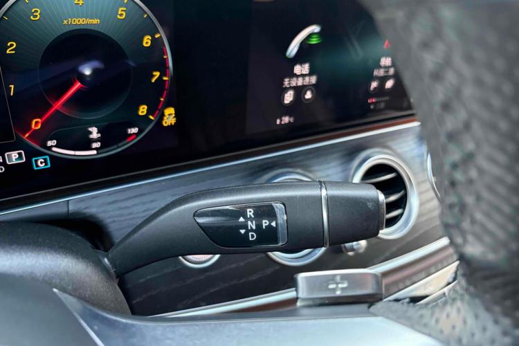奔驰E级 2022款 改款三 E 300 L 运动豪华型局部细节18