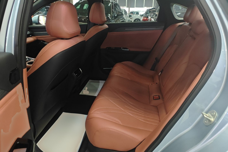 吉利银河 银河L6 2025款 EM-i 140km 星舰版中控内饰21