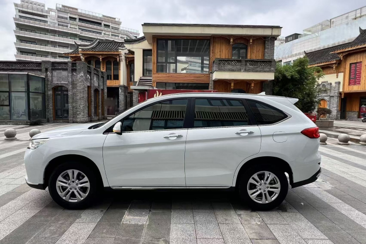 哈弗M6 2021款 PLUS 1.5T 手动精英智联型车身外观4