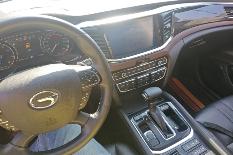 广汽传祺 传祺GS8 2017款 320T 两驱豪华智联版（七座）中控内饰12