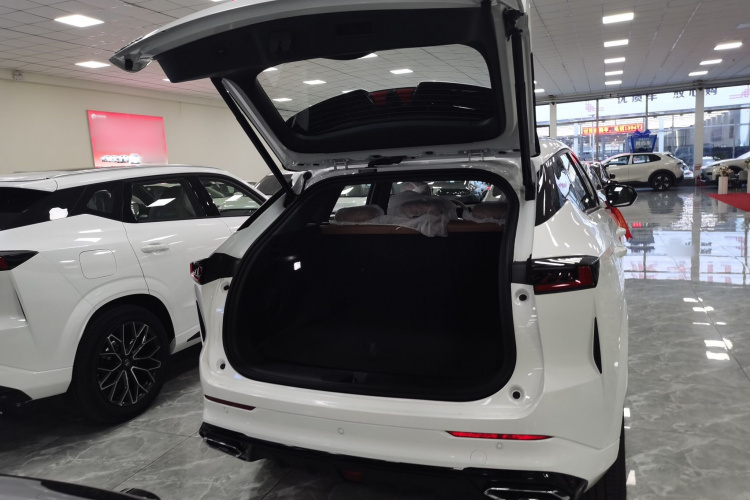 长安UNI-Z新能源 2025款 智慧新蓝鲸 125km 战舰+机舱底盘23