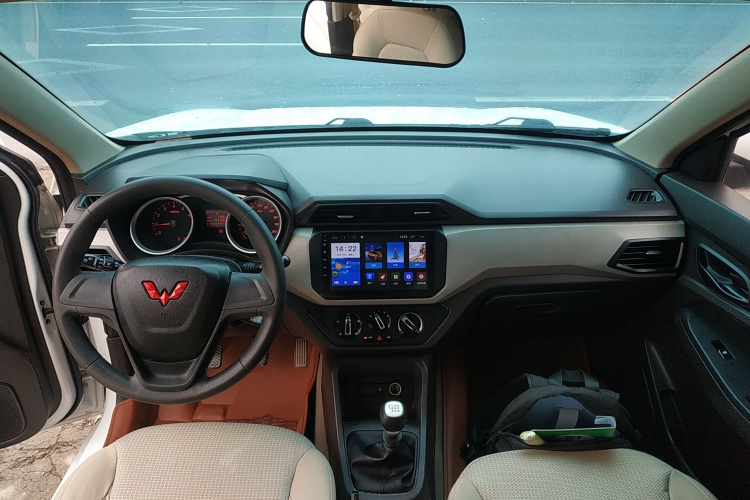 五菱汽车 五菱宏光 2021款 1.5L改款 S标准型 液压助力LAR中控内饰12