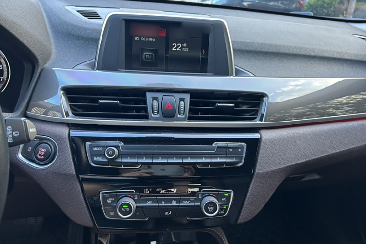 宝马X1 2019款 sDrive18Li 尊享型中控内饰7004