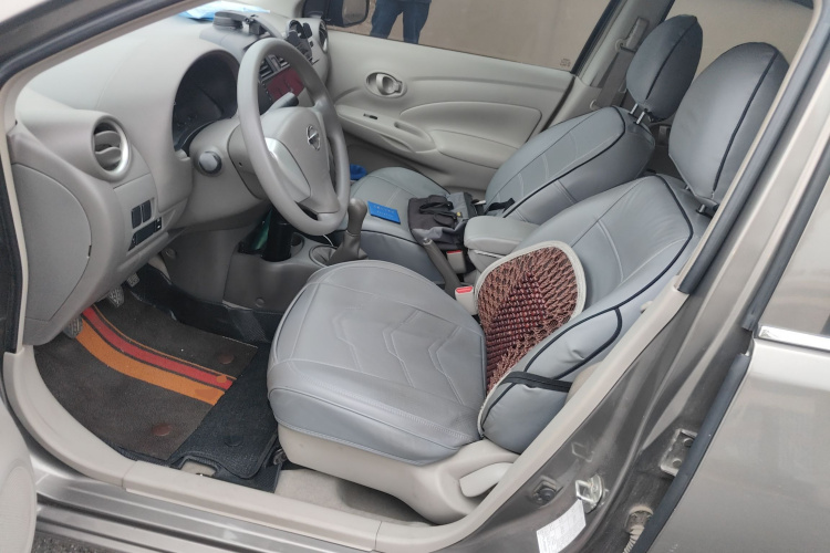 日产 阳光 2015款 1.5XE 手动舒适版中控内饰19