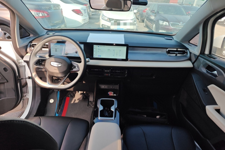 吉利几何E萤火虫 2024款 401km 萤光中控内饰12