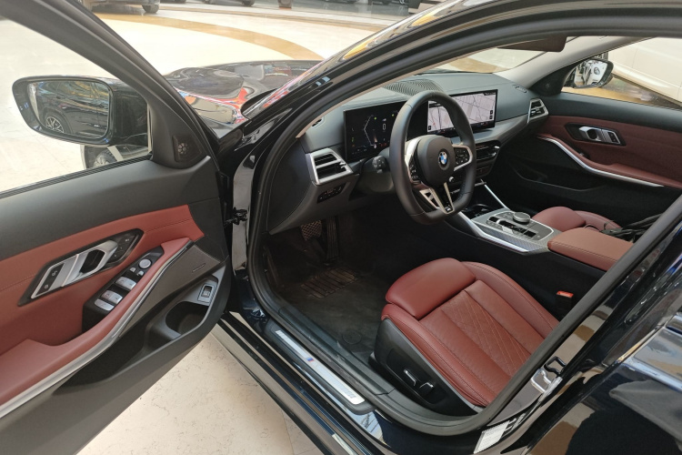 宝马3系 2025款 330Li M运动曜夜套装中控内饰7003