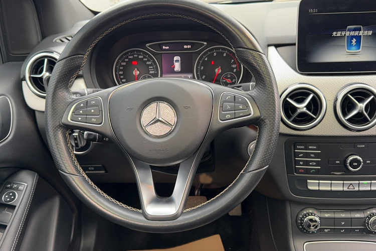 奔驰B级 2019款 B 200 动感型局部细节13