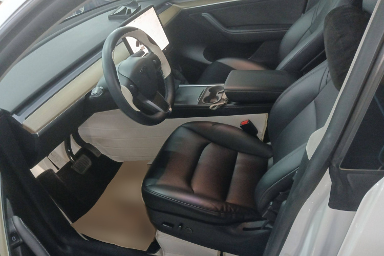 特斯拉 Model Y 2021款 标准续航后驱版局部细节19