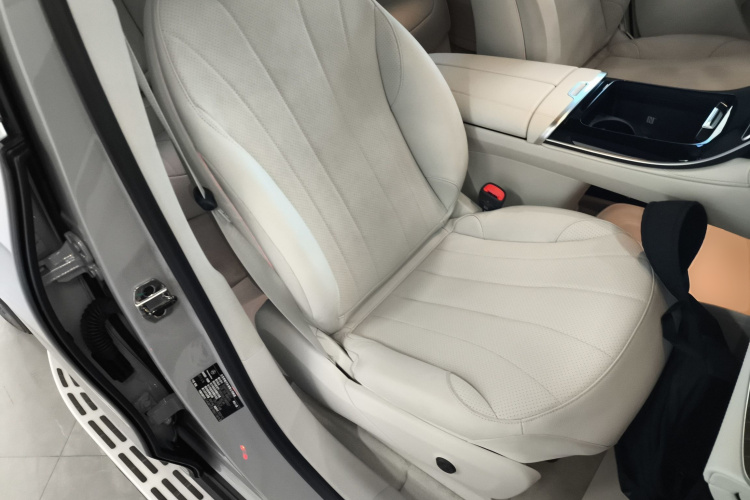 奔驰EQE SUV 2023款 350 4MATIC 先锋版局部细节41