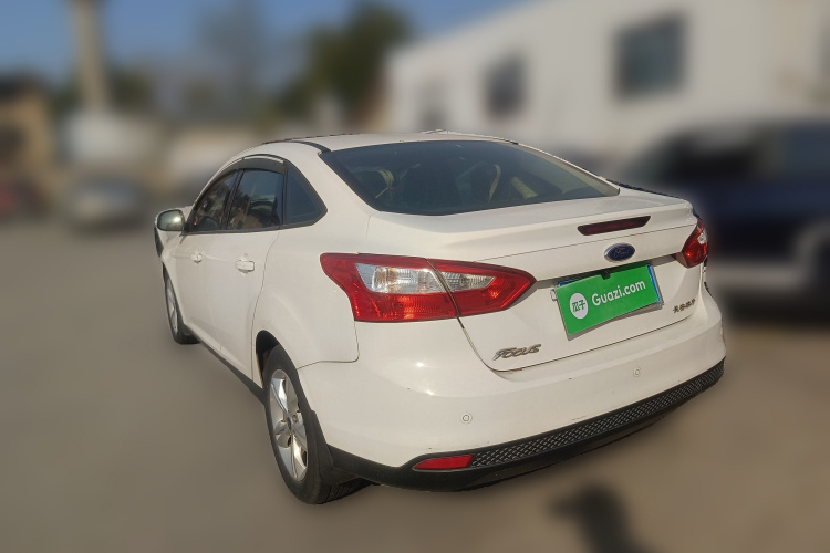 福特 福克斯 2012款 三厢 1.6L 自动风尚型车身外观5