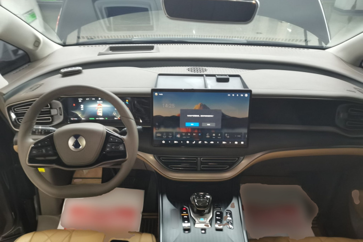 腾势D9 2022款 DM-i 970 四驱旗舰型中控内饰12