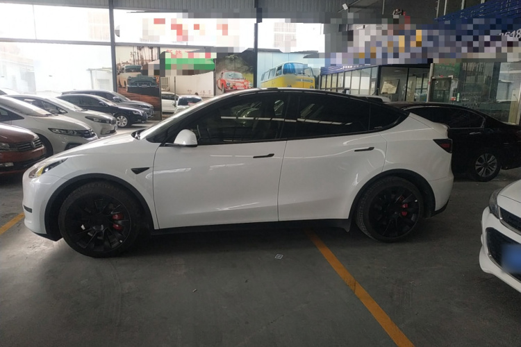 特斯拉 Model Y 2022款 后轮驱动版车身外观4