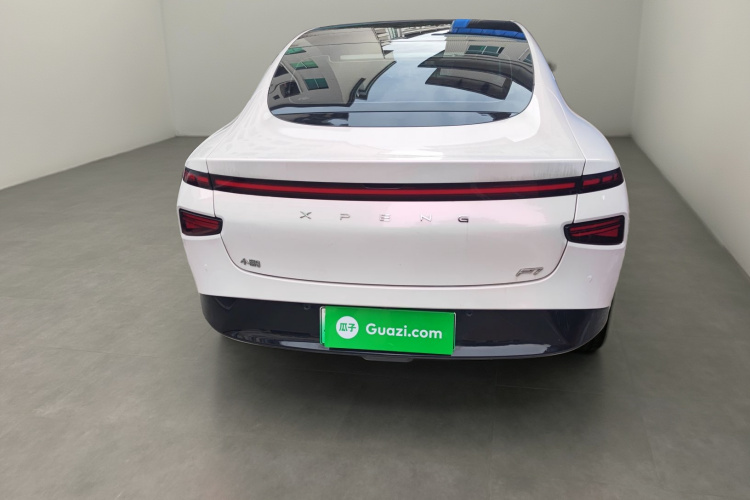 小鹏P7 2022款 586G车身外观6