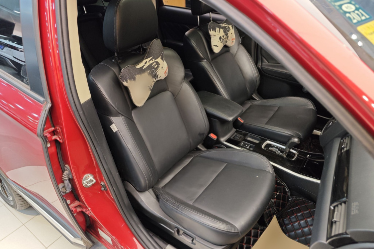 三菱 欧蓝德 2019款 2.0L 两驱畅享版 5座 国V中控内饰7002