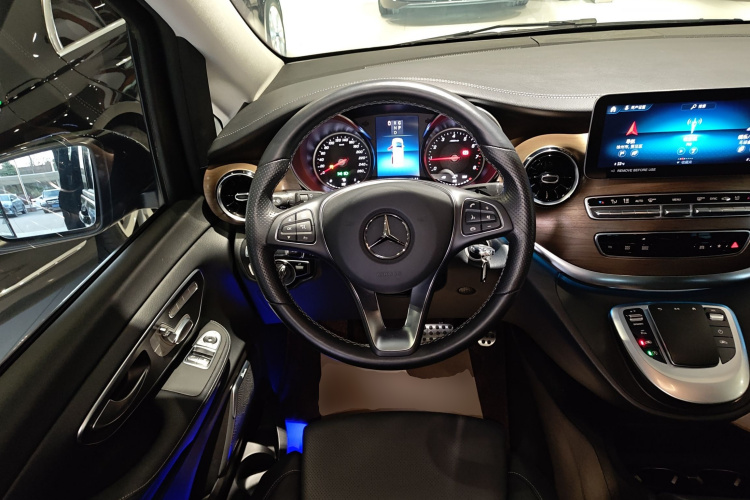 奔驰V级 2022款 V 260 L 长轴距豪华版局部细节13