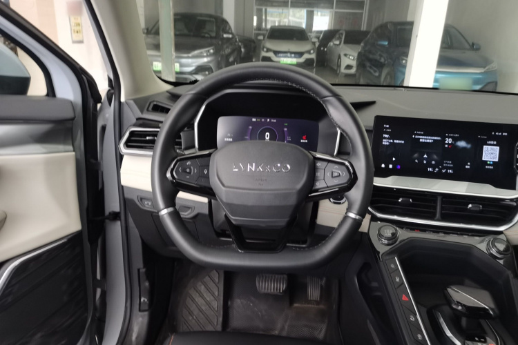 领克06 EM-P 2022款 PHEV 84KM续航版 Pro中控内饰13