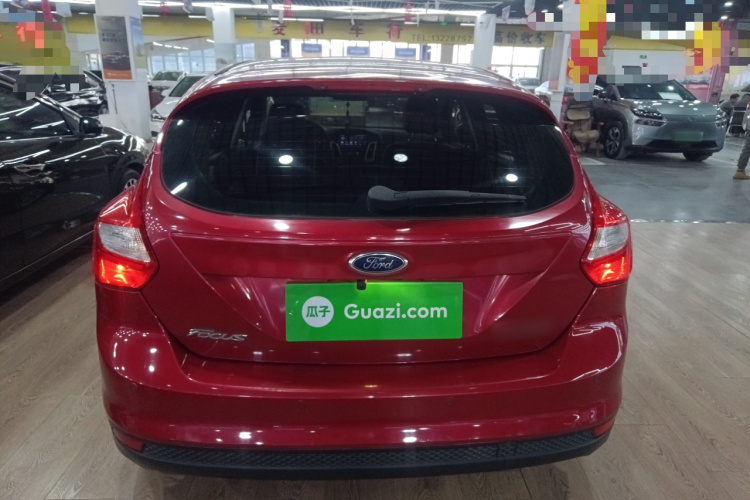 福特 福克斯 2012款 两厢 1.6L 自动舒适型车身外观6