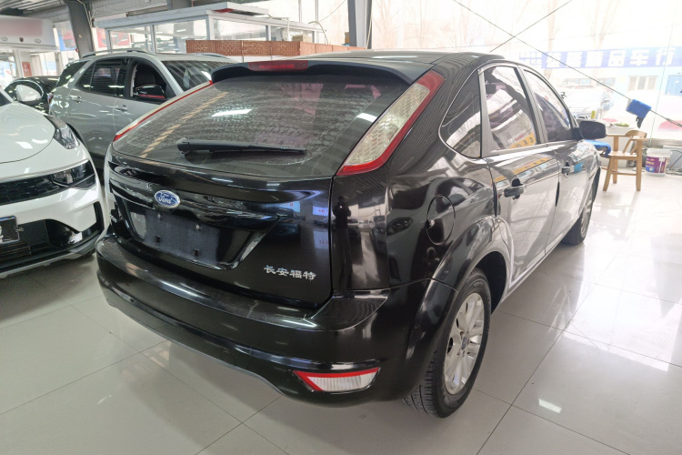 福特 福克斯 2013款 两厢经典 1.8L 手动基本型车身外观6005