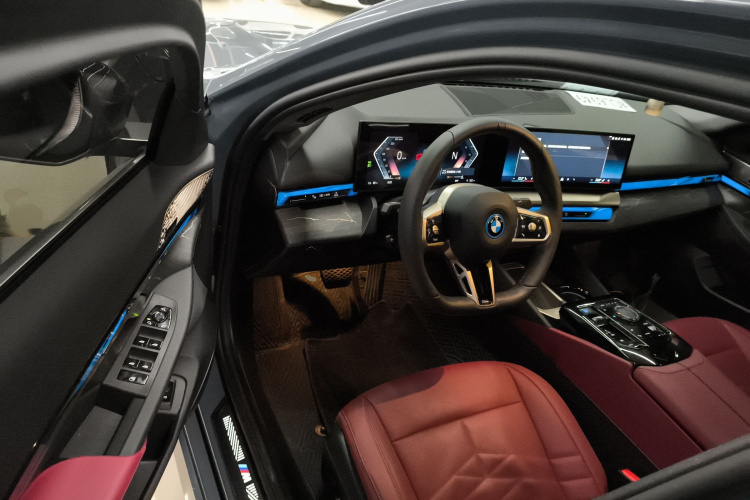 宝马i5 2024款 eDrive 35L 尊享型 M运动套装中控内饰7003