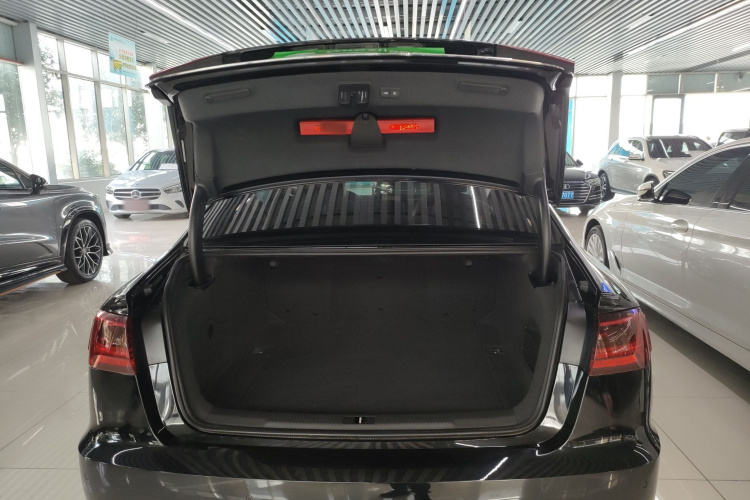 奥迪A6L 2018款 30周年年型 45 TFSI quattro 运动型机舱底盘23