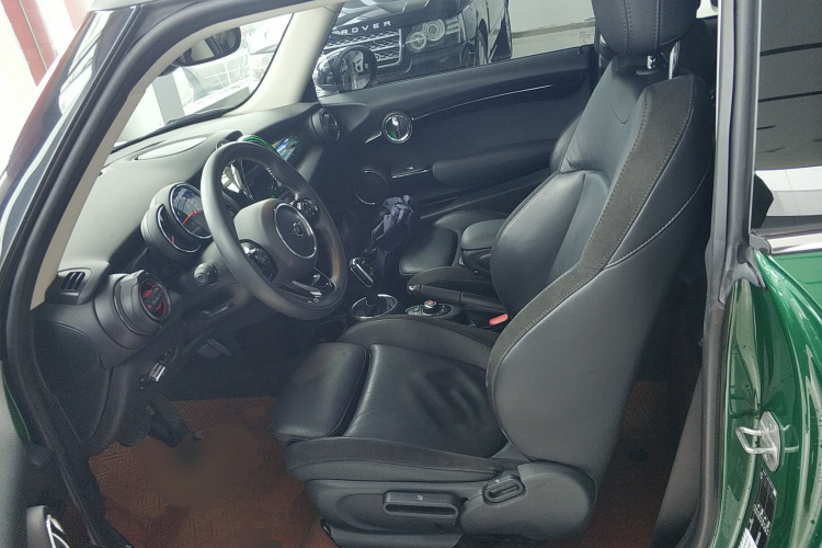 MINI 2020款 1.5T COOPER 艺术家中控内饰19