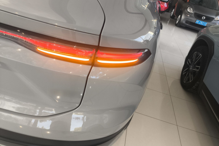 蔚来EC6 2024款 75kWh车身外观9