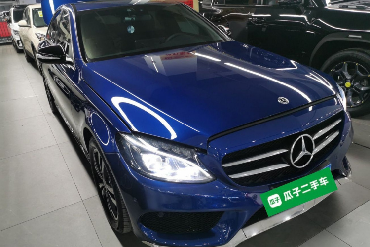 奔驰C级 2018款 C 200 运动版车身外观3