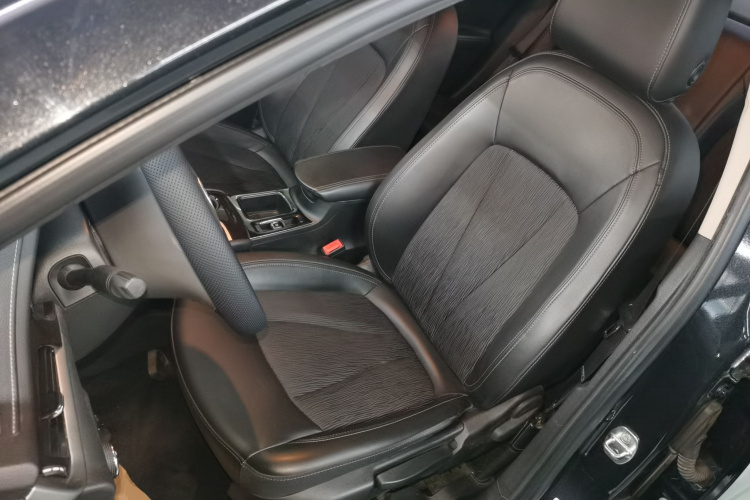 别克 威朗 2018款 三厢 20T 双离合领先型中控内饰19