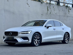 沃尔沃S60 2024款 B4 智逸豪华版