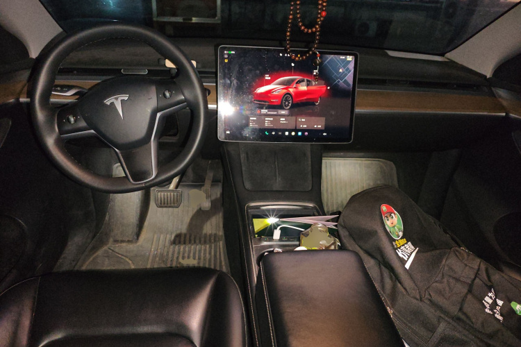 特斯拉 Model Y 2022款 改款 后轮驱动版中控内饰12