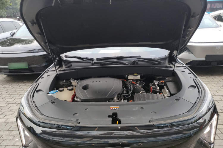 吉利银河 银河L7 2024款 1.5T 115km 星舰 龙腾版机舱底盘24