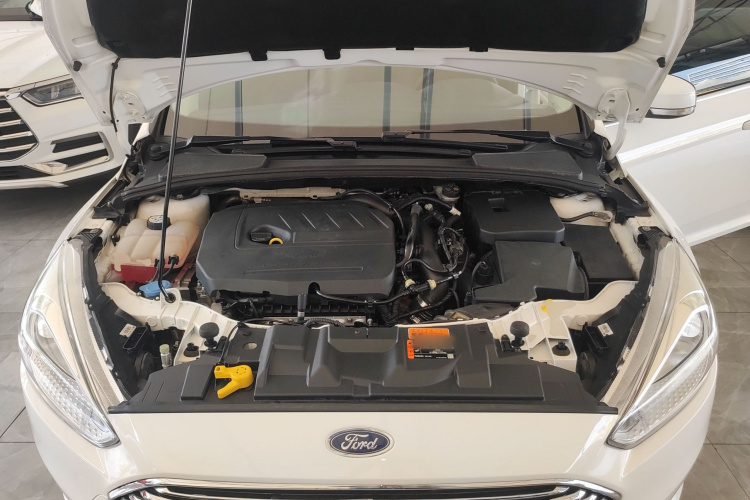 福特 福克斯 2017款 三厢 EcoBoost 180 自动精英型机舱底盘24