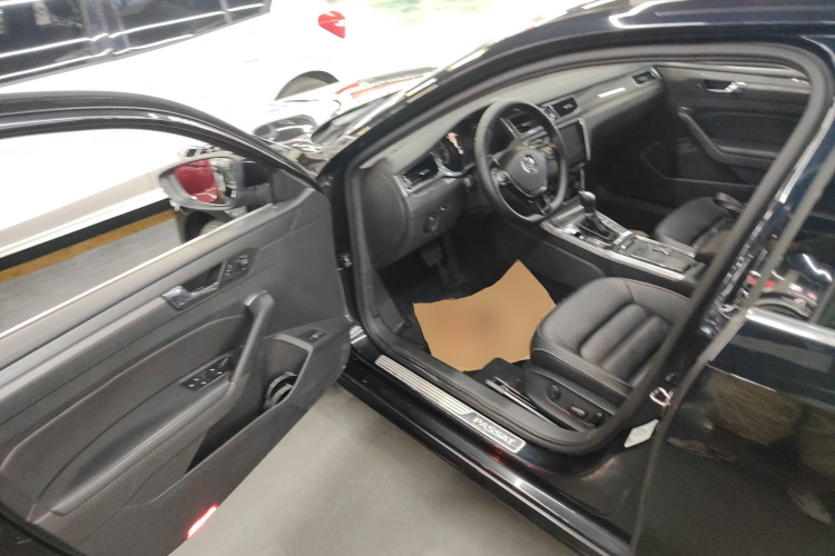 大众 帕萨特 2017款 330TSI DSG尊荣版中控内饰7003