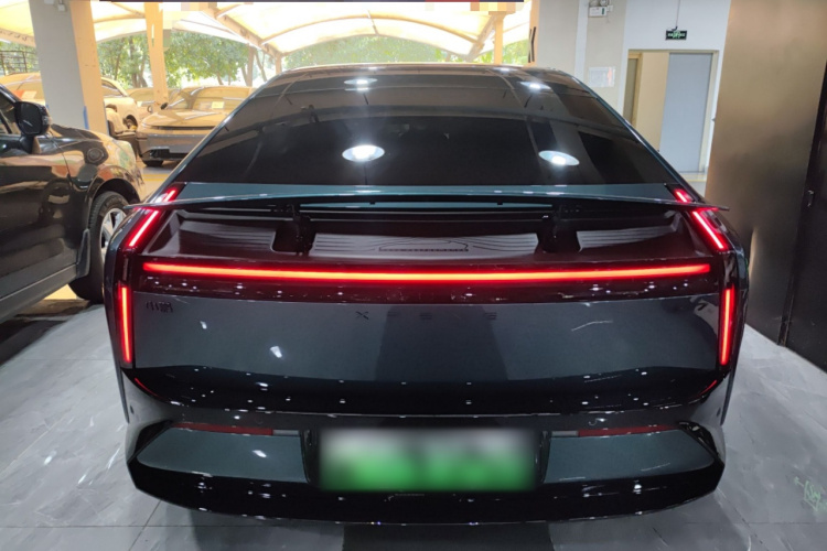 小鹏P7 2025款 702 长续航 Ultra车身外观6004