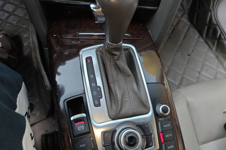 奥迪A6L 2011款 2.0 TFSI 自动舒适型局部细节18