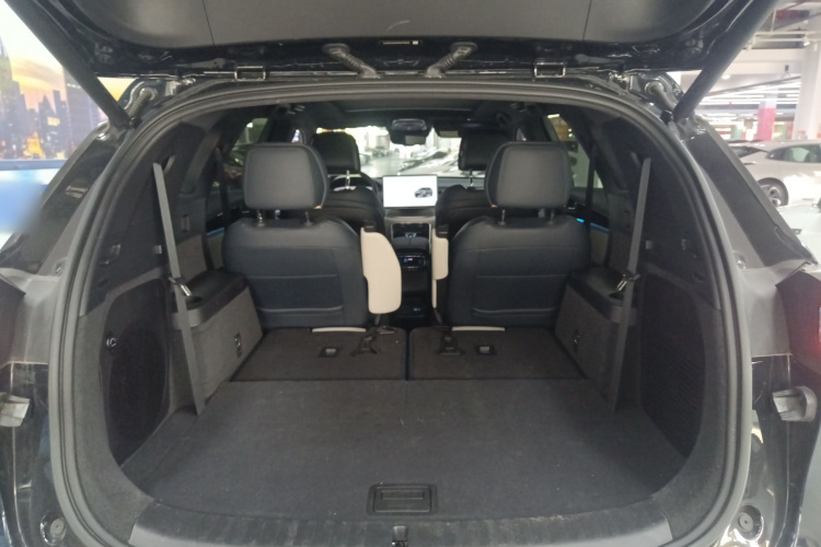 比亚迪 唐新能源 2022款 EV 600KM 尊享型机舱底盘23