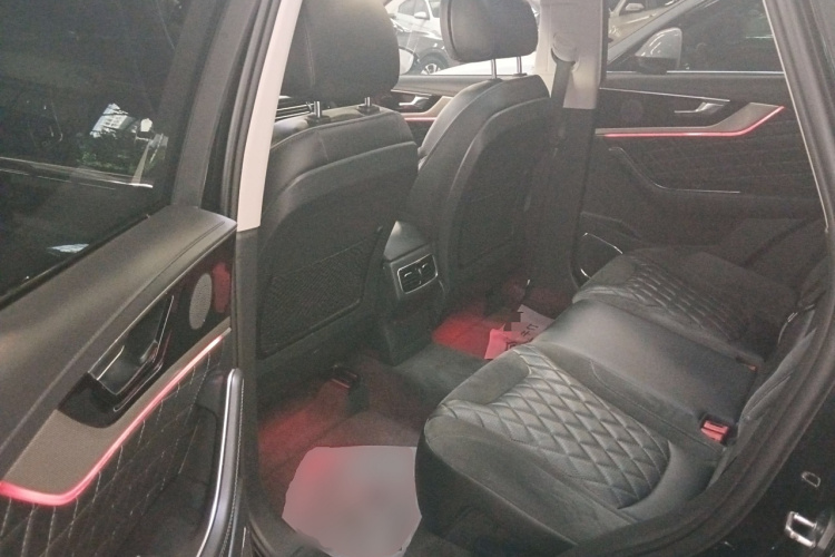 红旗HS5 2019款 2.0T 智联旗享四驱版中控内饰21