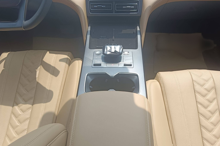 比亚迪 宋L DM-i 2024款 160km 超越型中控内饰7004