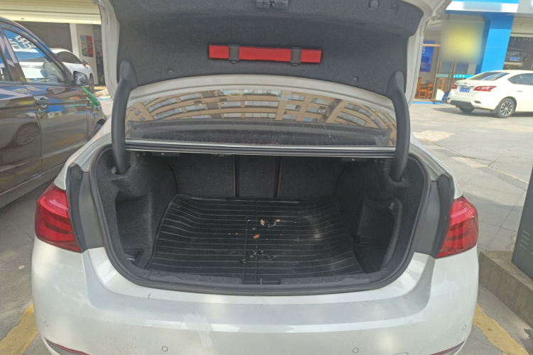 宝马3系 2019款 320Li 时尚型机舱底盘23