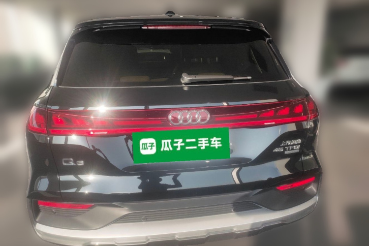 奥迪Q6 2024款 45 TFSI quattro 齐云型 羽林套装 6座车身外观6
