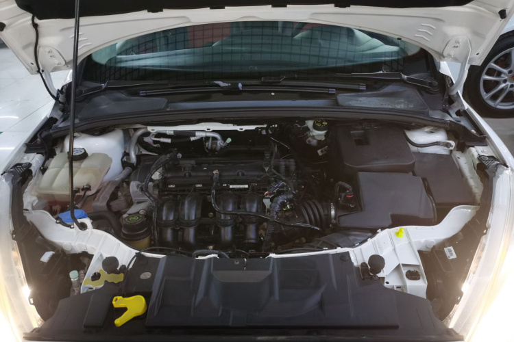 福特 福克斯 2017款 三厢 1.6L 自动舒适型智行版机舱底盘24