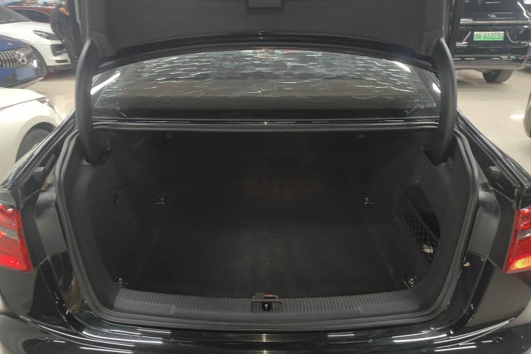 奥迪A6L 2015款 TFSI 百万纪念智领型机舱底盘23