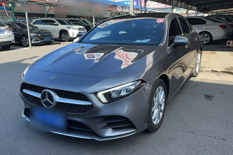奔驰A级 2021款 A 200 L 运动轿车时尚型车身外观1