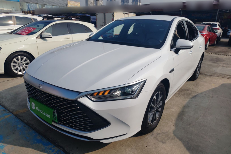 比亚迪 秦PLUS 2024款 荣耀版 DM-i 55KM领先型车身外观1